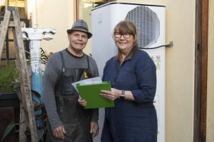 Danielle King of Green Moves with Gerard Melder of Mulbury discussing practical changes for energy savings during an energy assessment.